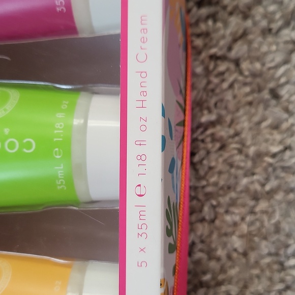 NWT Om She Aromatherapy Coconut Oil Hand Cream Library Gift Set - Picture 3 of 7